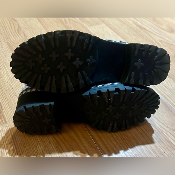 Stylish True Craft women 8 Houndstooth Ankle Boots with Red Laces - Picture 9 of 12